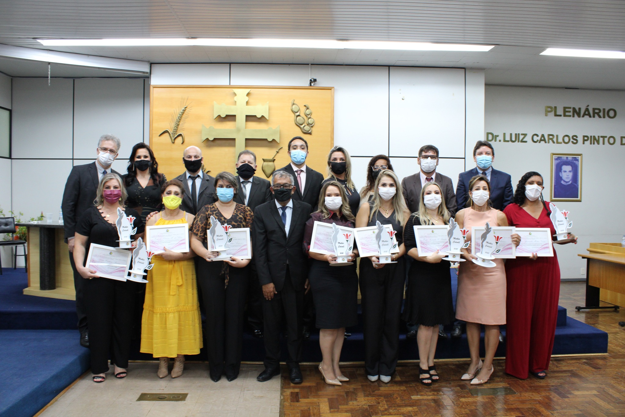 Câmara faz entregue do troféu Mulher Cidadã 2022