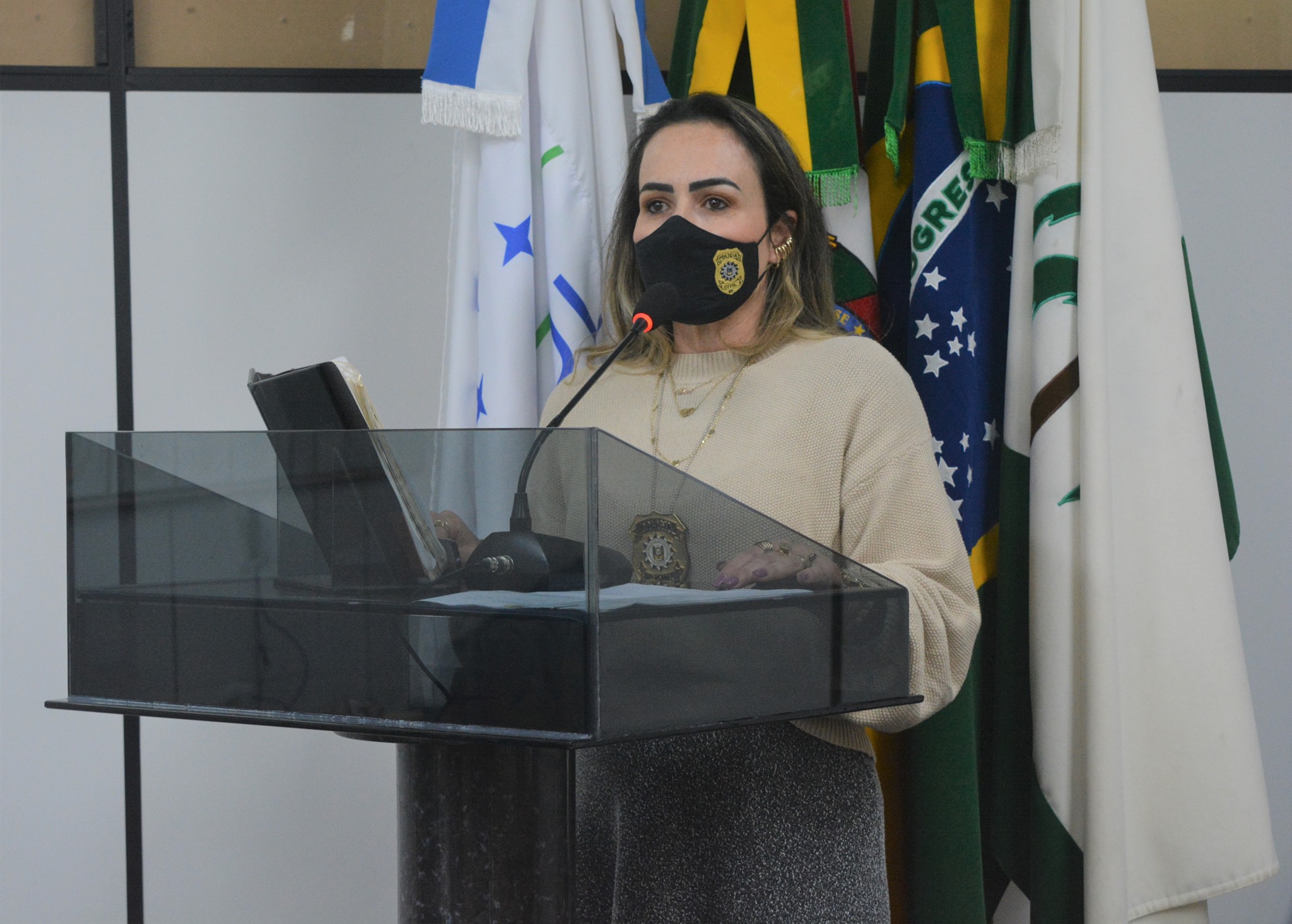 Delegada da 14ª Delegacia Regional de Polícia participa da Tribuna Popular