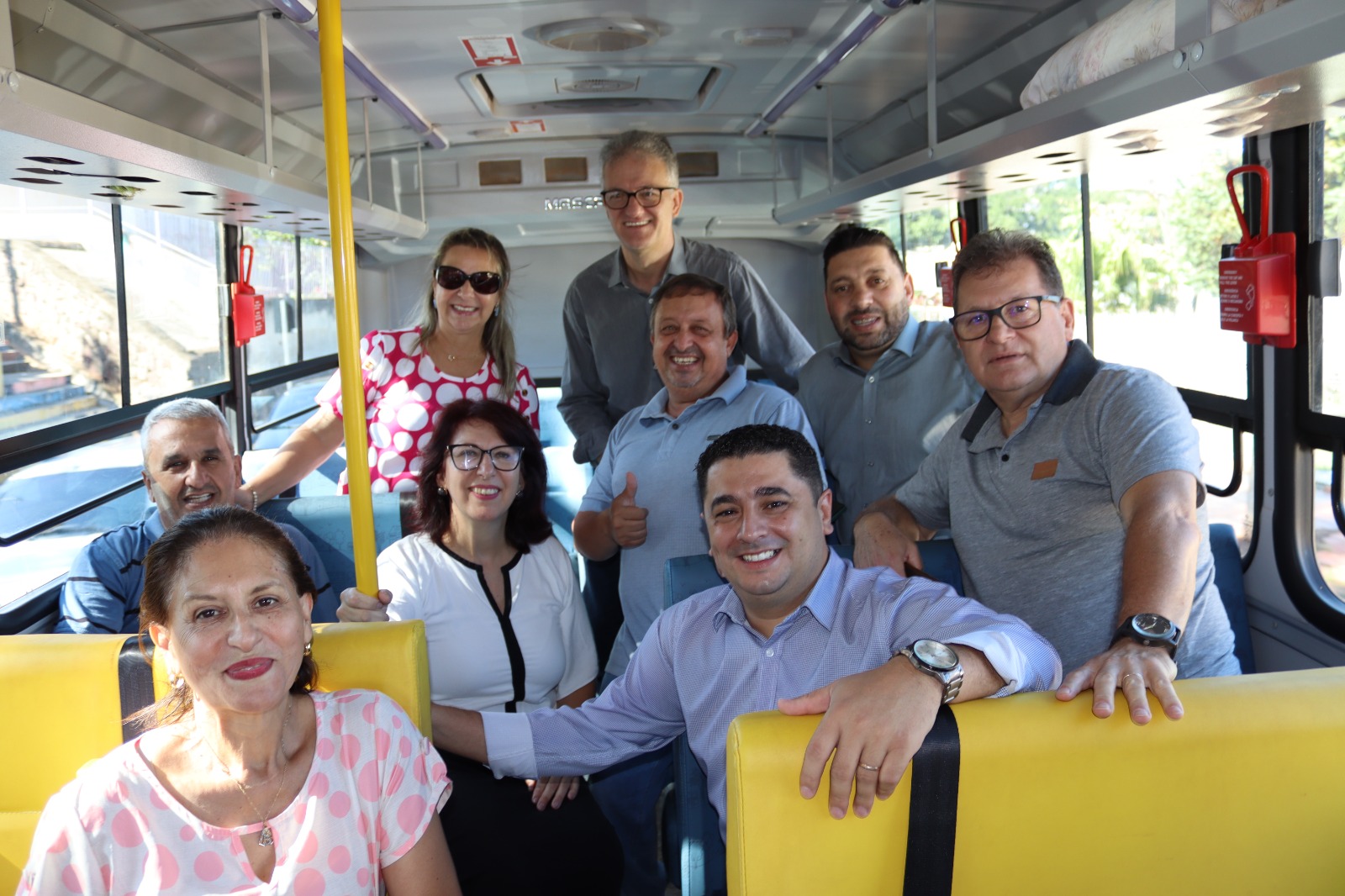 Vereadores participam da Entrega de Sete Novos Veículos para o Transporte Escolar